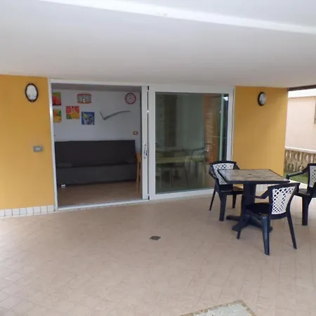 Apartment Seafront Flat With Covered Patio