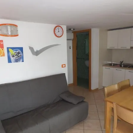 Seafront Flat With Covered Patio Διαμέρισμα Μπιμπιόνε