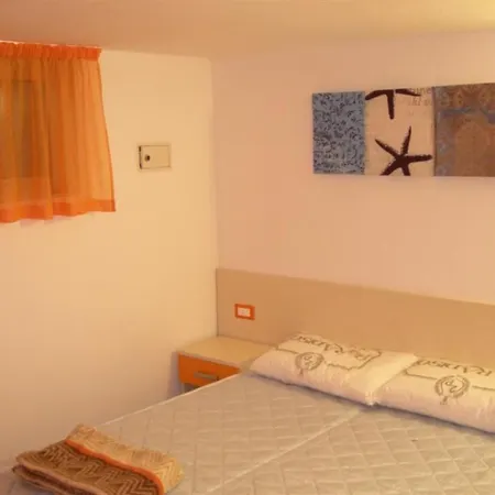 Seafront Flat With Covered Patio Διαμέρισμα *