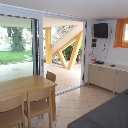 Seafront Flat With Covered Patio Apartment *