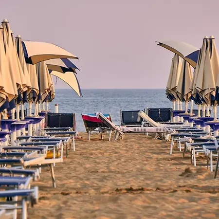 Seafront Flat With Covered Patio Διαμέρισμα Μπιμπιόνε