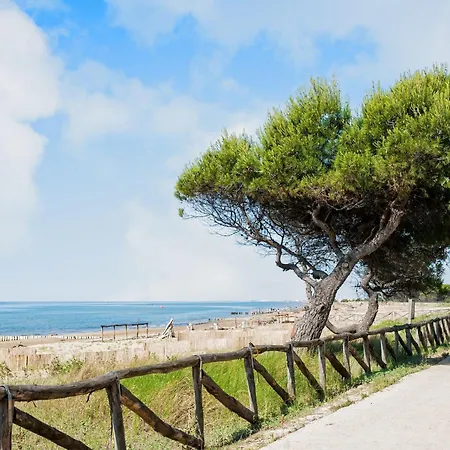 Διαμέρισμα Seafront Flat With Covered Patio *
